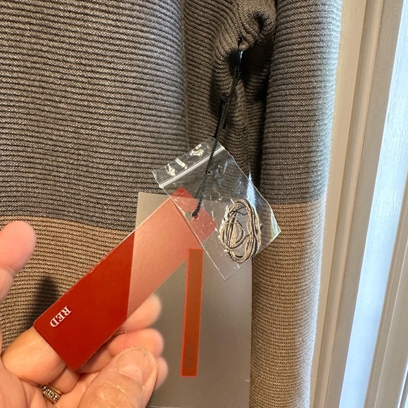 Red Cowl/Loose Turtleneck Tunic Sweater - Picture 5 of 7